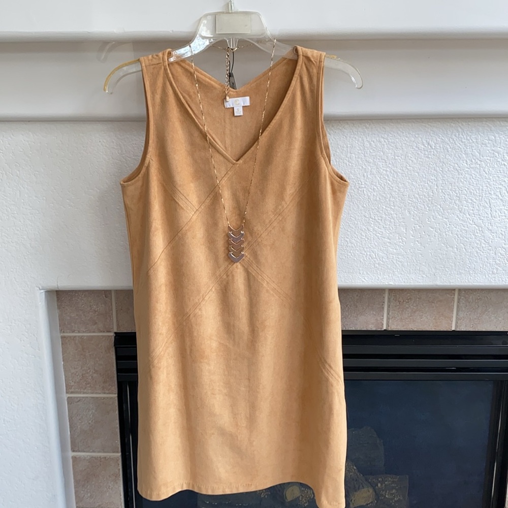Sleeveless buttery yellow shift dress 🥰